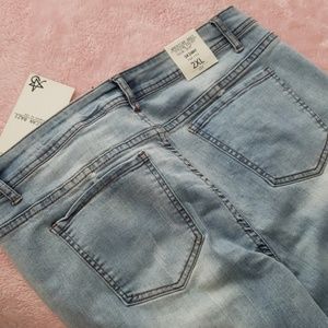 American Bazi Jeans - RIPPED LT. WASH JEAN American Bazi Jeans - RIPPED LT. WASH JEAN
